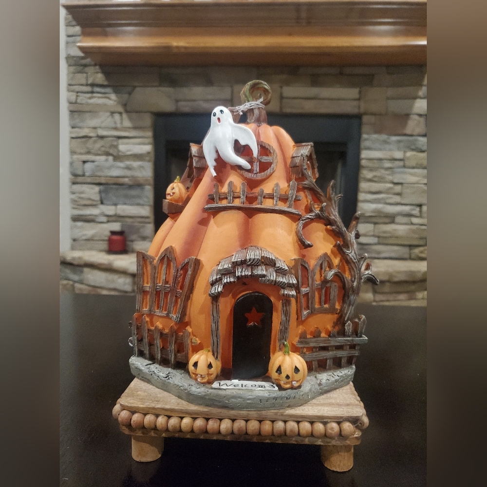 Gorgeous Rustic Pumpkin Haunted House-NWT